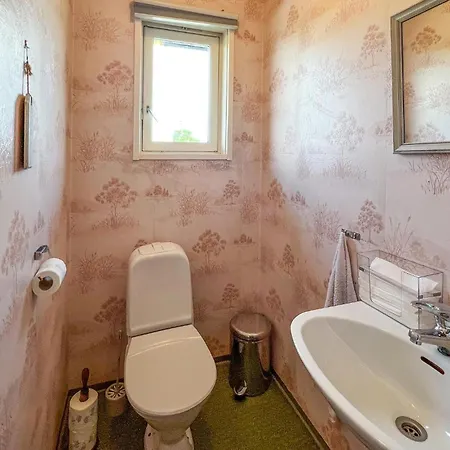 3 Bedroom Beautiful In Borhaug