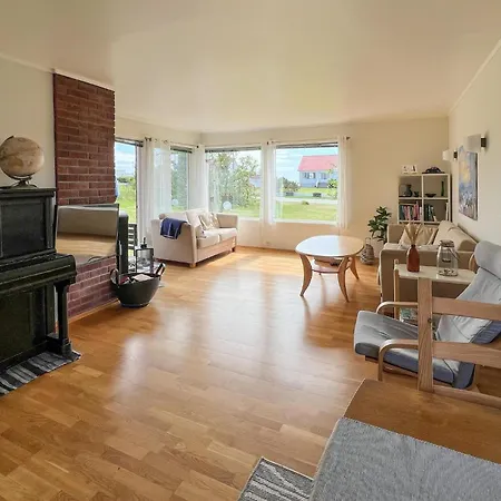 3 Bedroom Beautiful In * Borhaug